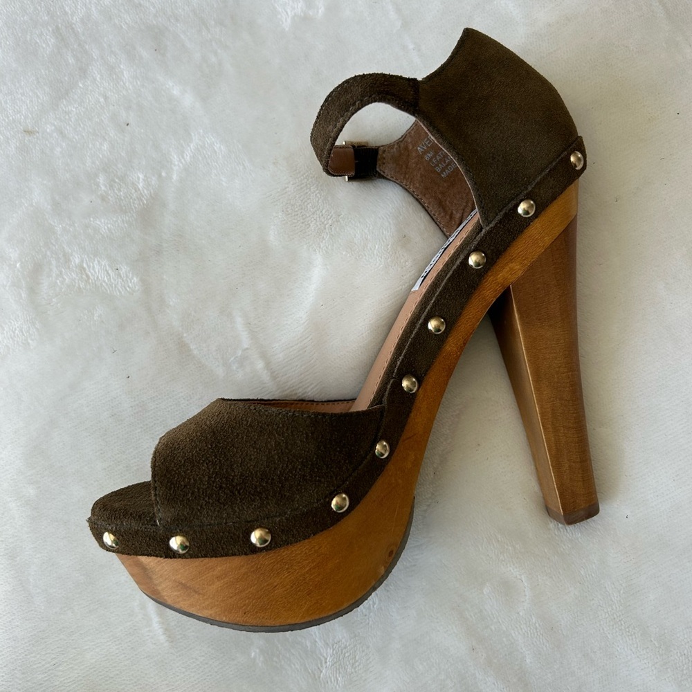 Steve Madden green suede wood heals. Size 6 - Picture 3 of 8